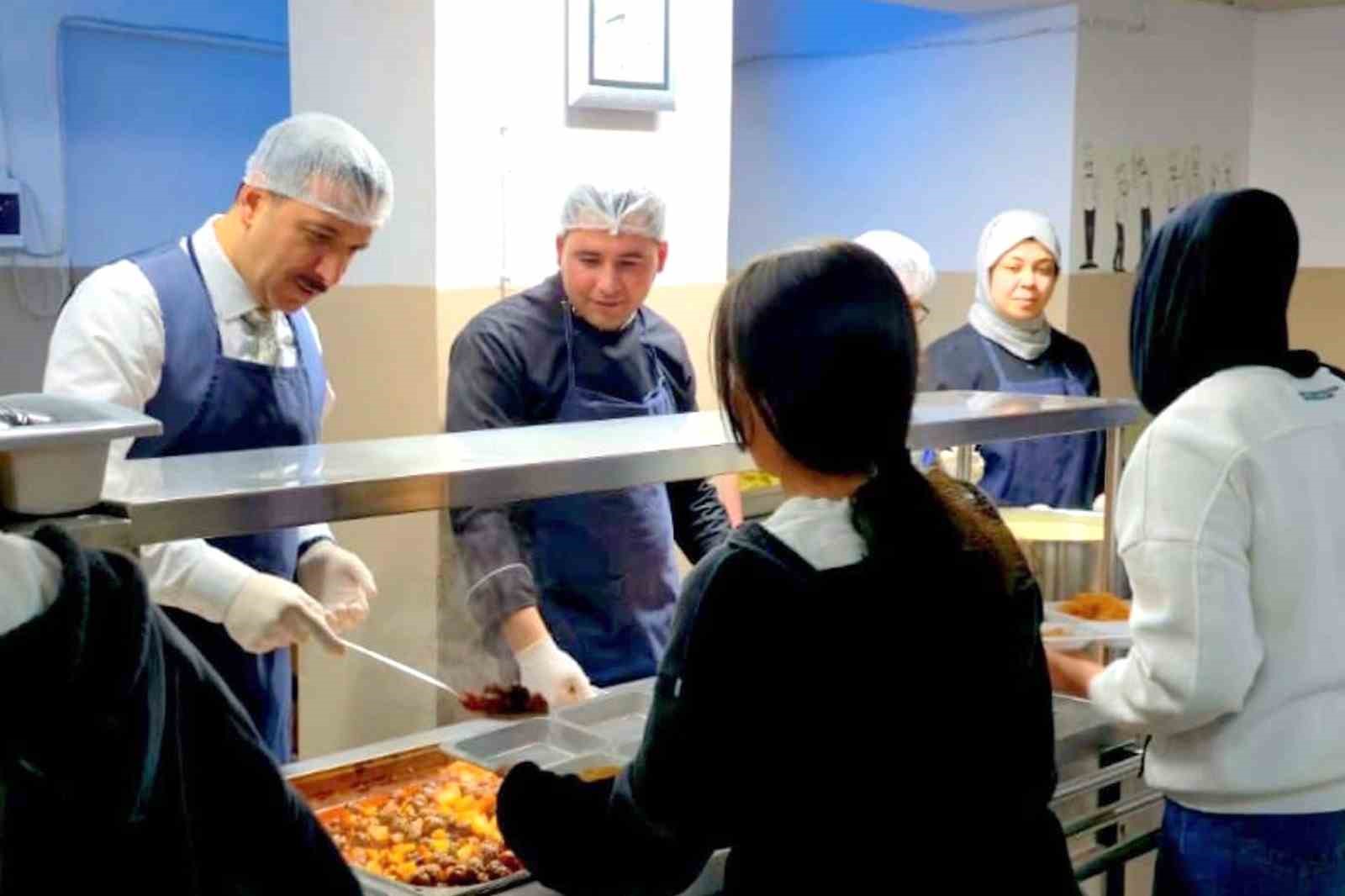İl Müdürü Uğurelli öğrencilerle iftar sofrasında buluştu