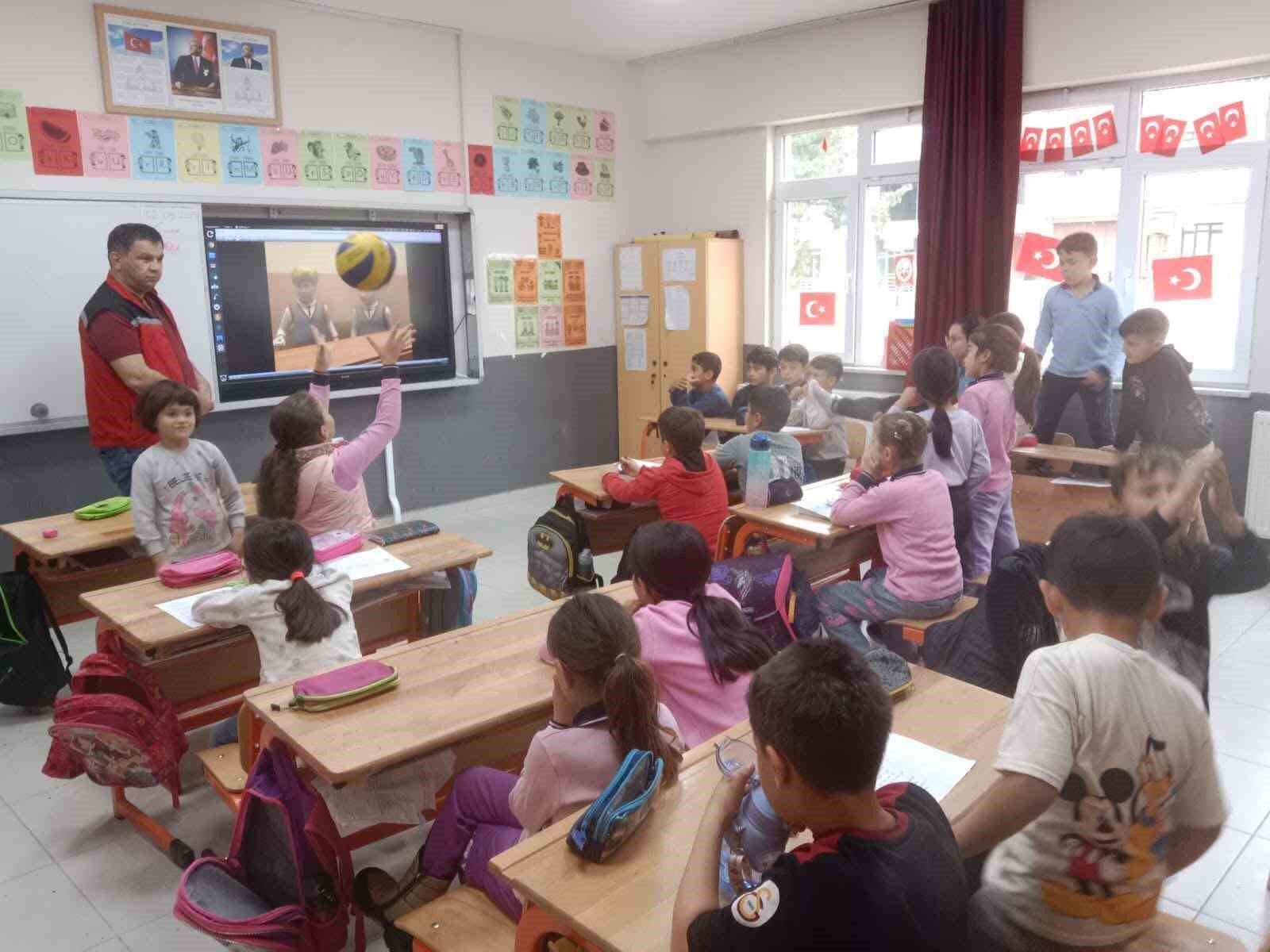 İsrafı önlemek için temelden eğitim veriliyor