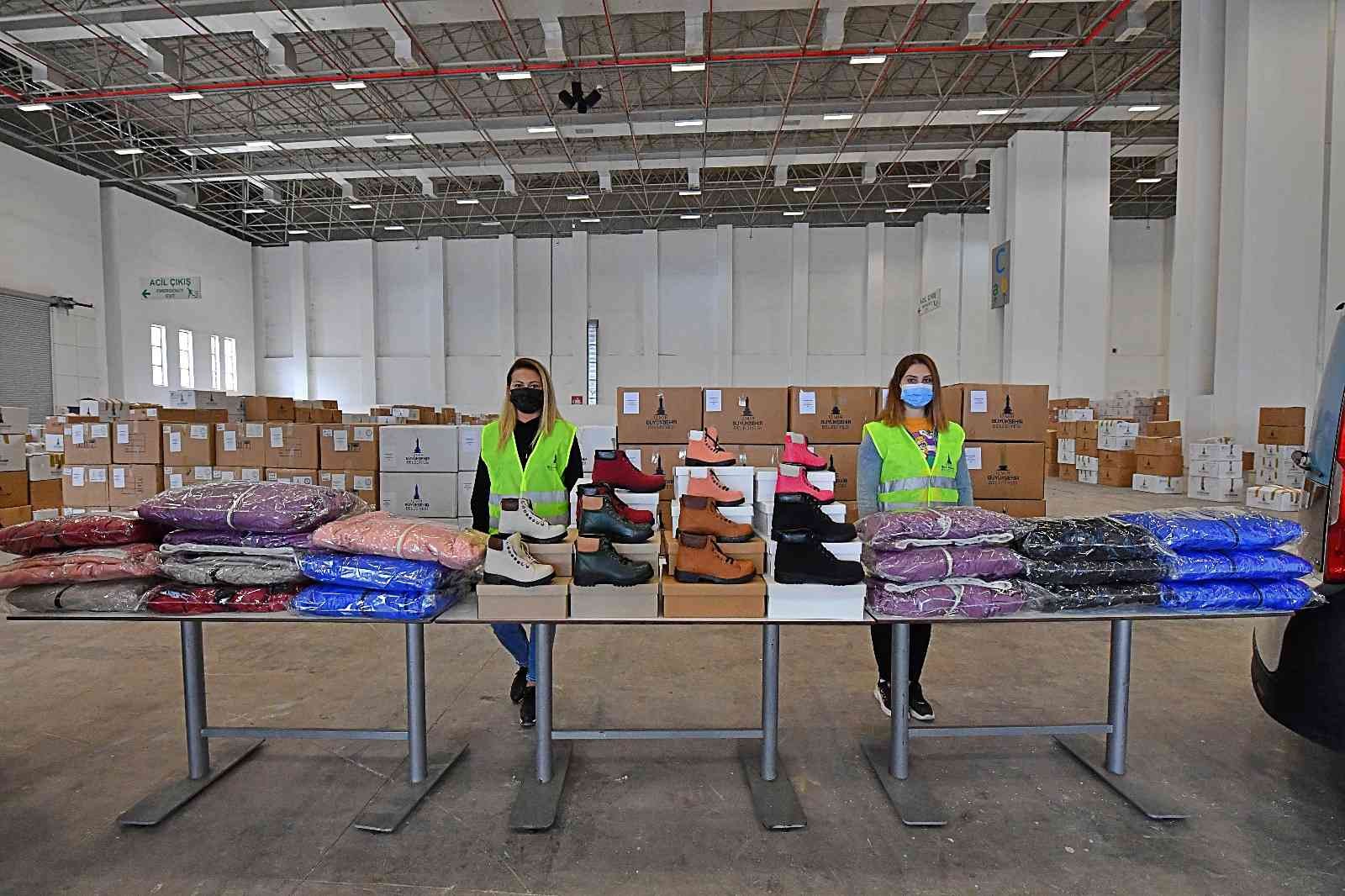 İzmir Büyükşehir’den 25 bin öğrenciye destek