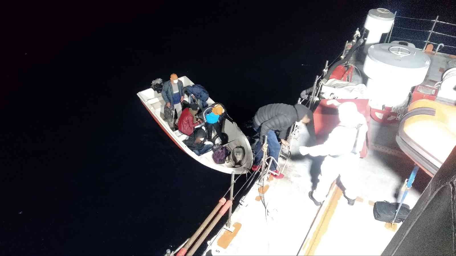 İzmir açıklarında 38 düzensiz göçmen yakalandı