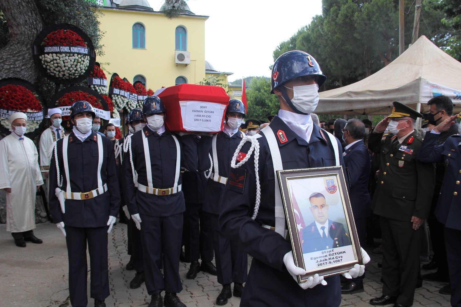 İzmir şehidini gözyaşlarıyla uğurladı