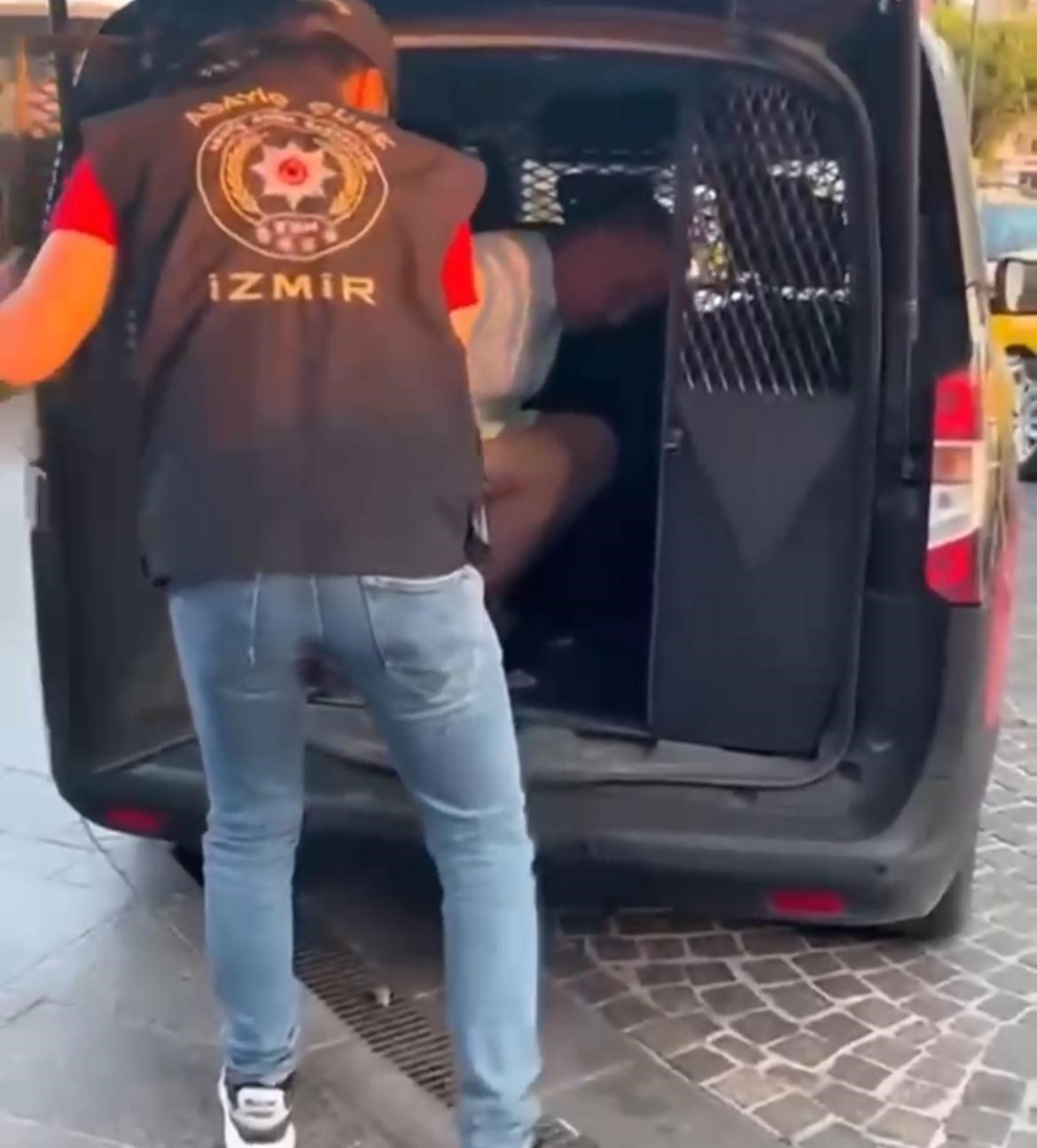 İzmir’de 21 yıl hapis cezasıyla aranan hırsız yakalandı