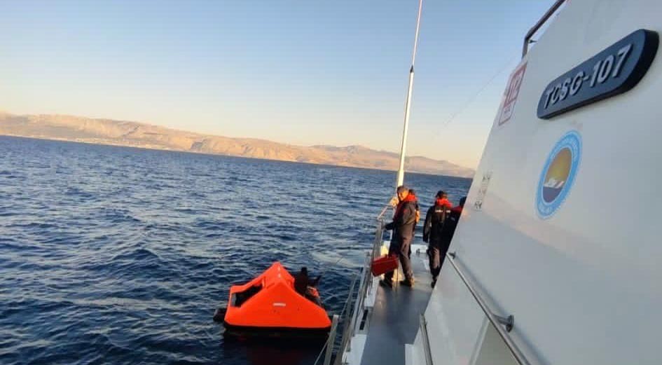 İzmir’de 45 düzensiz göçmen kurtarıldı