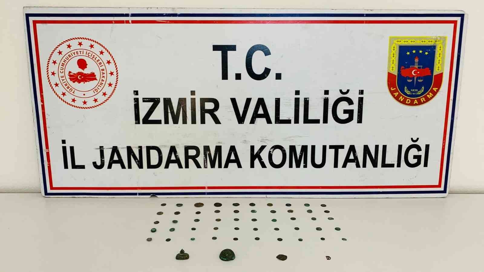 İzmir’de 54 adet tarihi eser ele geçirildi