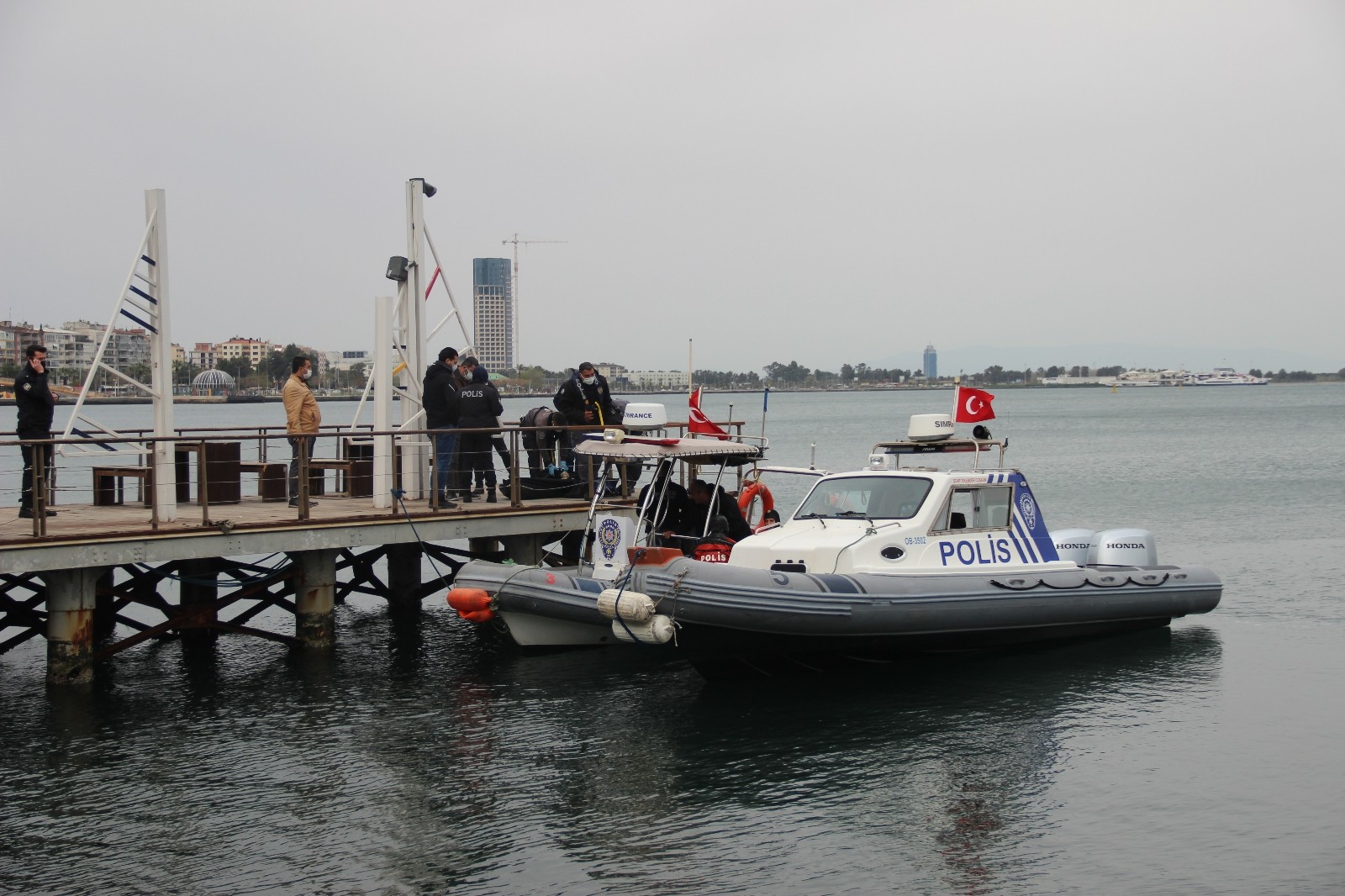 İzmir’de balıkçı oltasına ’ceset’ takıldı