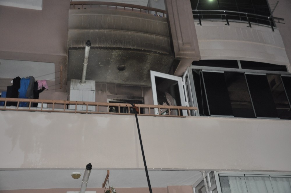 İzmir’de bir apartmanda korkutan yangın
