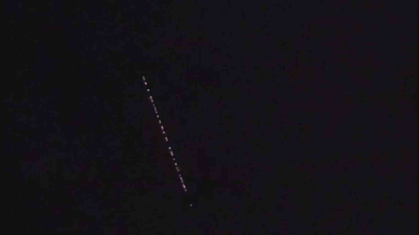 İzmir’de gökyüzünde görülen cisimler merak uyandırdı