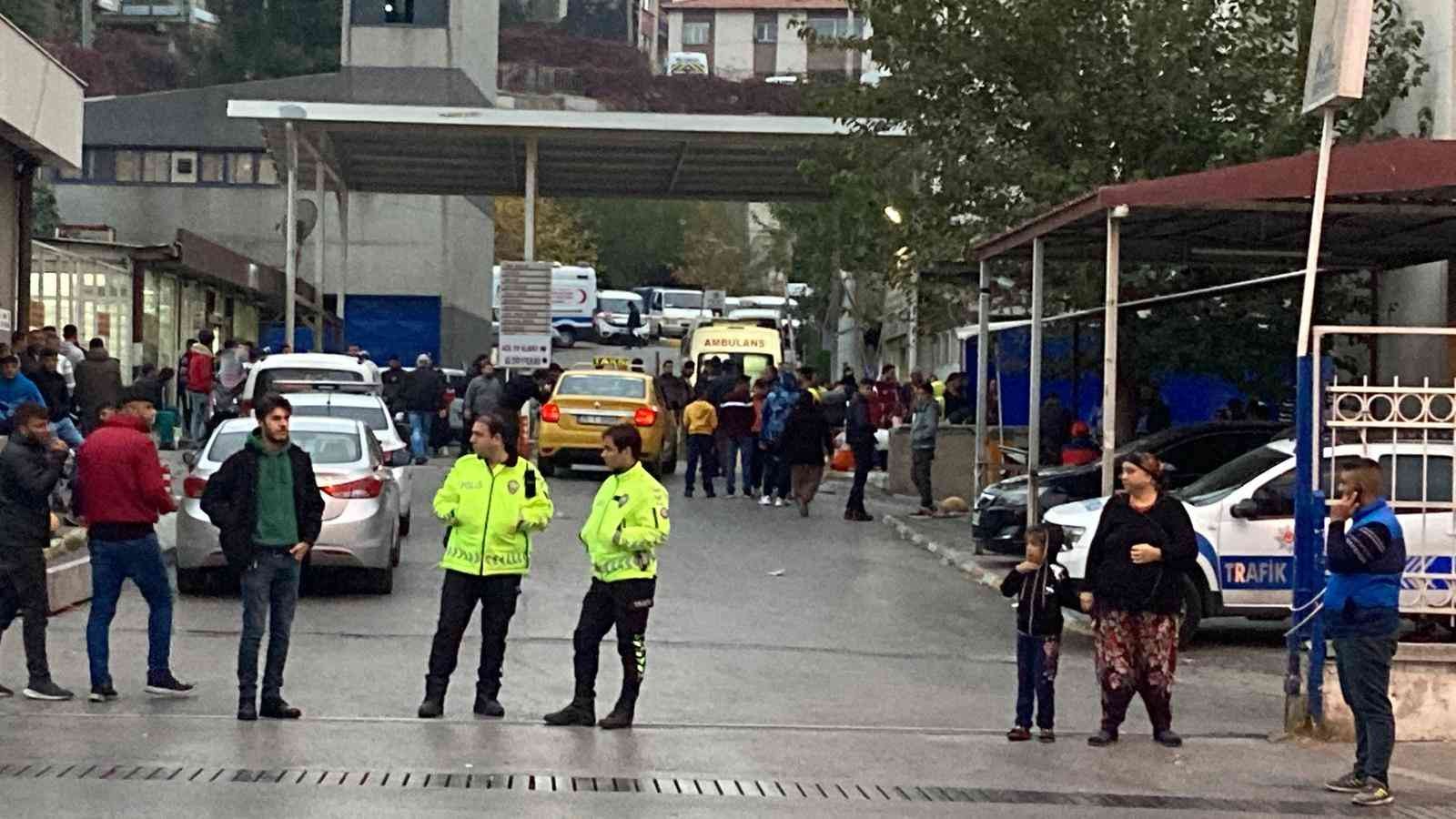 İzmir’de iki grup arasında silahlı kavga: 2’si ağır 6 yaralı