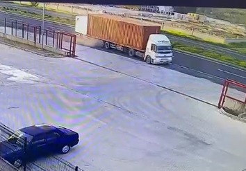 İzmir’de meydana gelen feci kaza kamerada