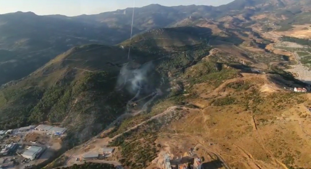 İzmir’de ormanlık alanda yangın çıktı