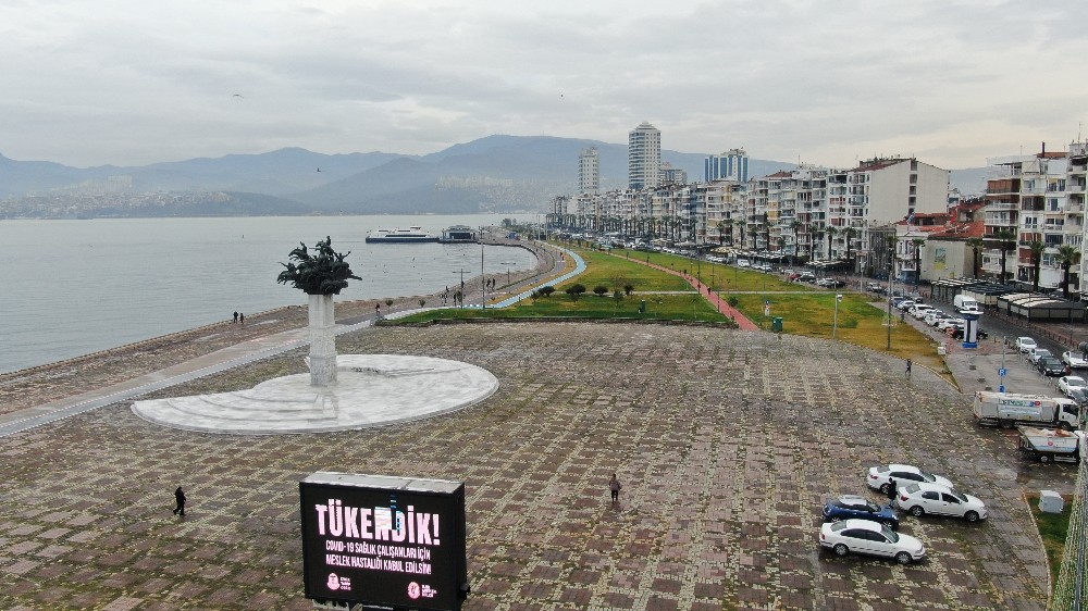 İzmir’de sular çekildi