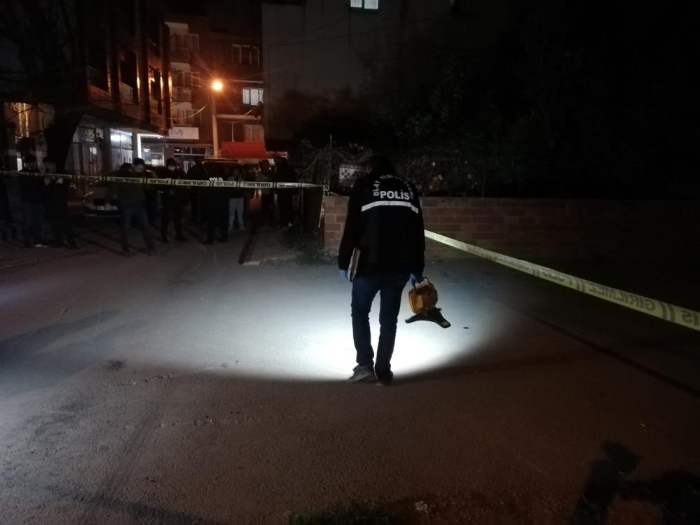 İzmir’deki cinayetin şüphelisi suç aletiyle yakalandı