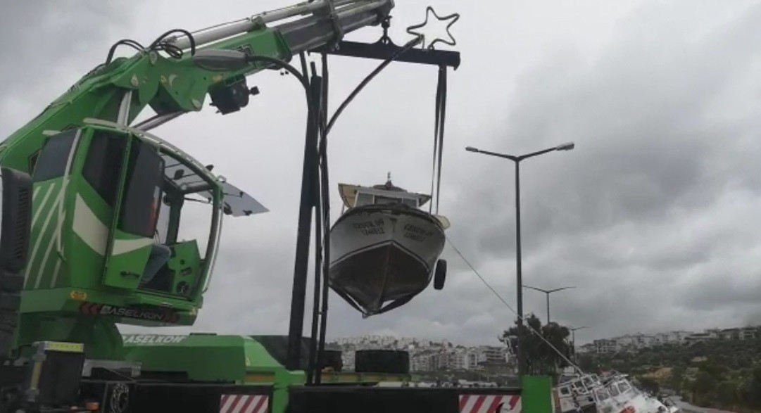 İzmir’i fırtına vurdu: 26 tekne battı