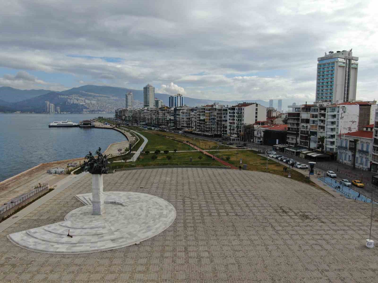 İzmir’in kalbinde bayram sessizliği