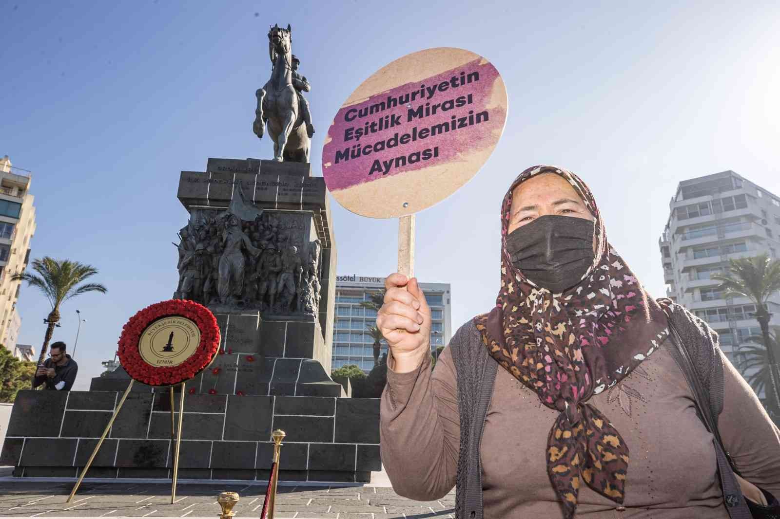 İzmirli kadınlar seçme ve seçilme hakkı yıldönümü için yürüdü