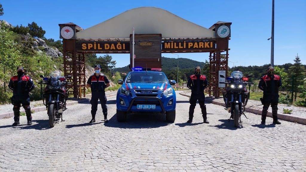 Jandarmadan Spil Dağı Milli Parkı ve Kiraz Pazarında denetleme