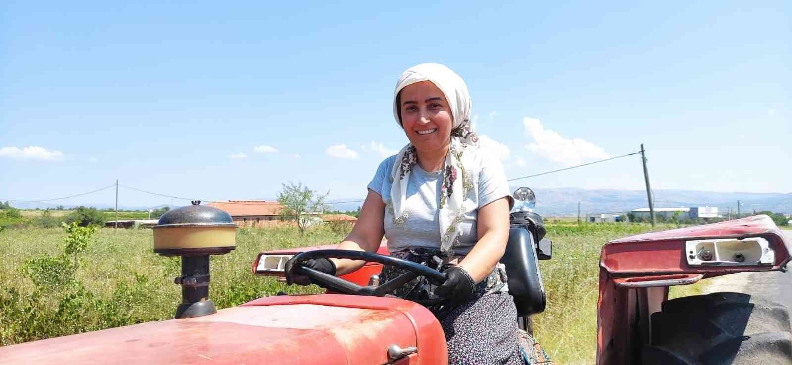 Kadın diş hekimi baba mesleklerini hem klinikte hem de tarlada sürdürüyor
