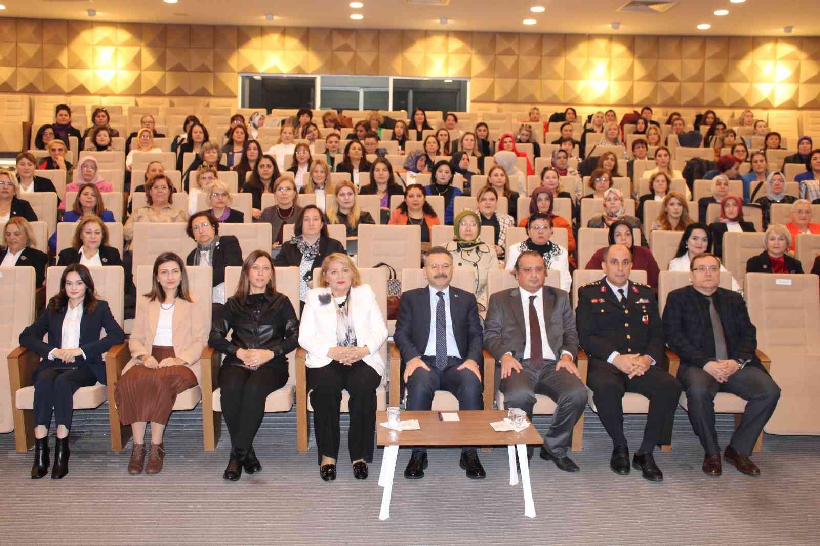 Kadın muhtarlar, Türkiye’nin ilk kadın muhtarı Gül Esin’in memleketi Aydın’da buluştu