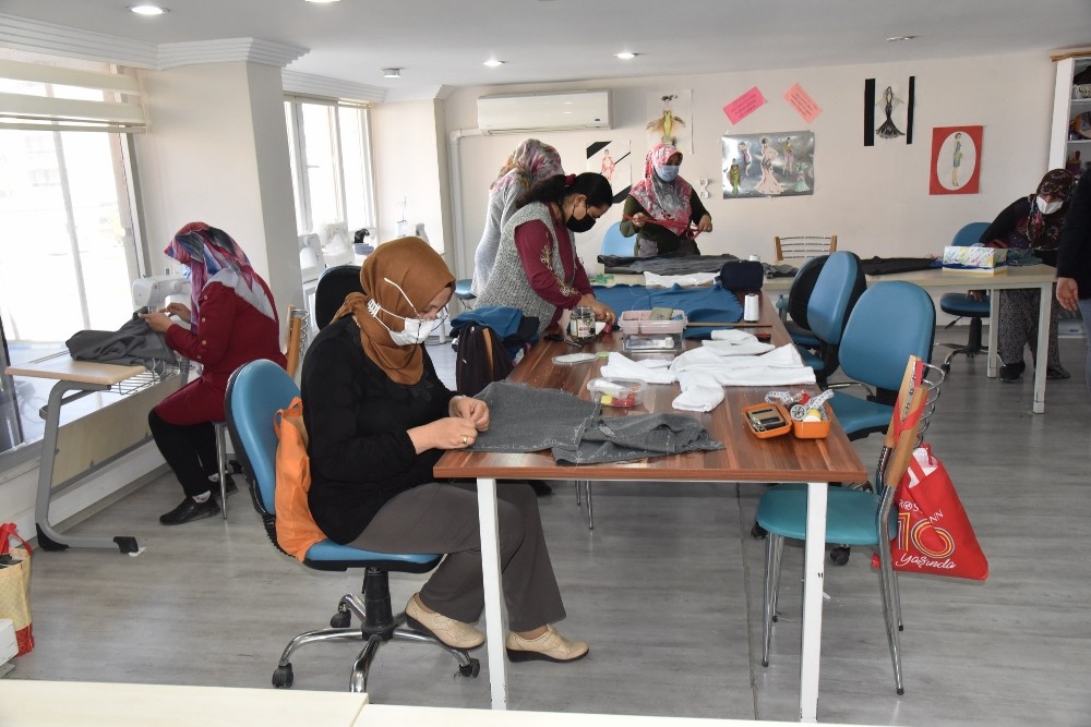 Kadınlar kursta çocuklar kreşte