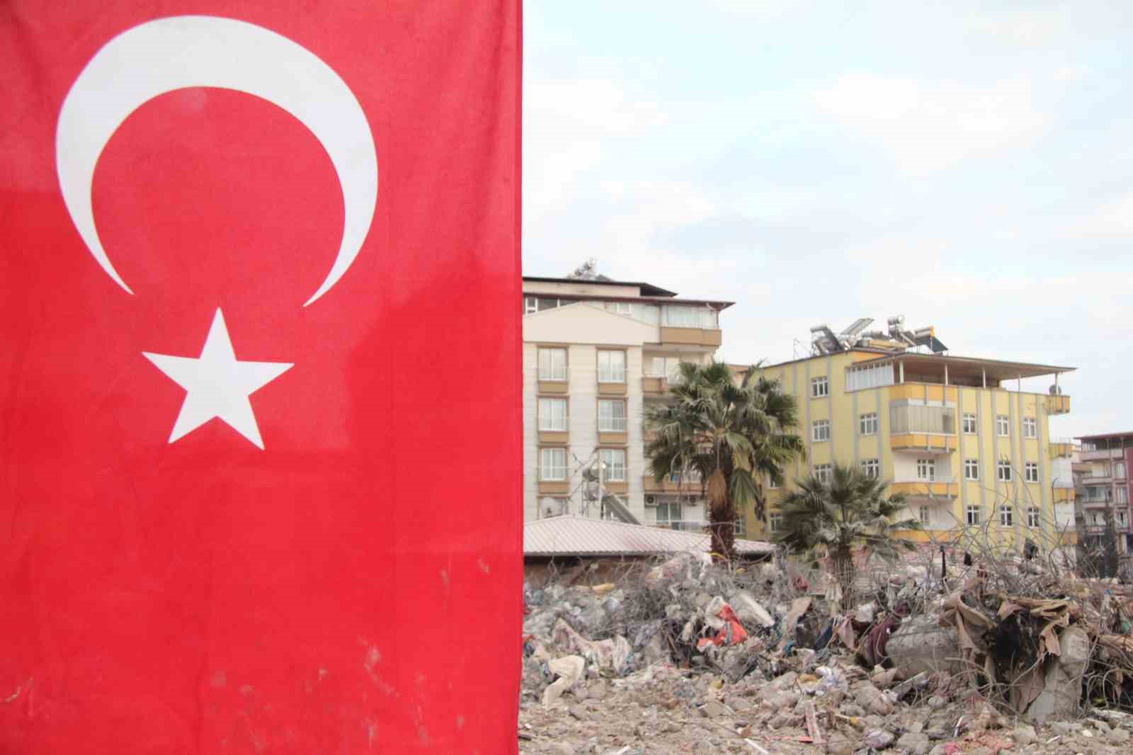 Kahramanmaraş depreminde, şehit oğlunun adının yaşatıldığı apartmanda hayatını kaybetti
