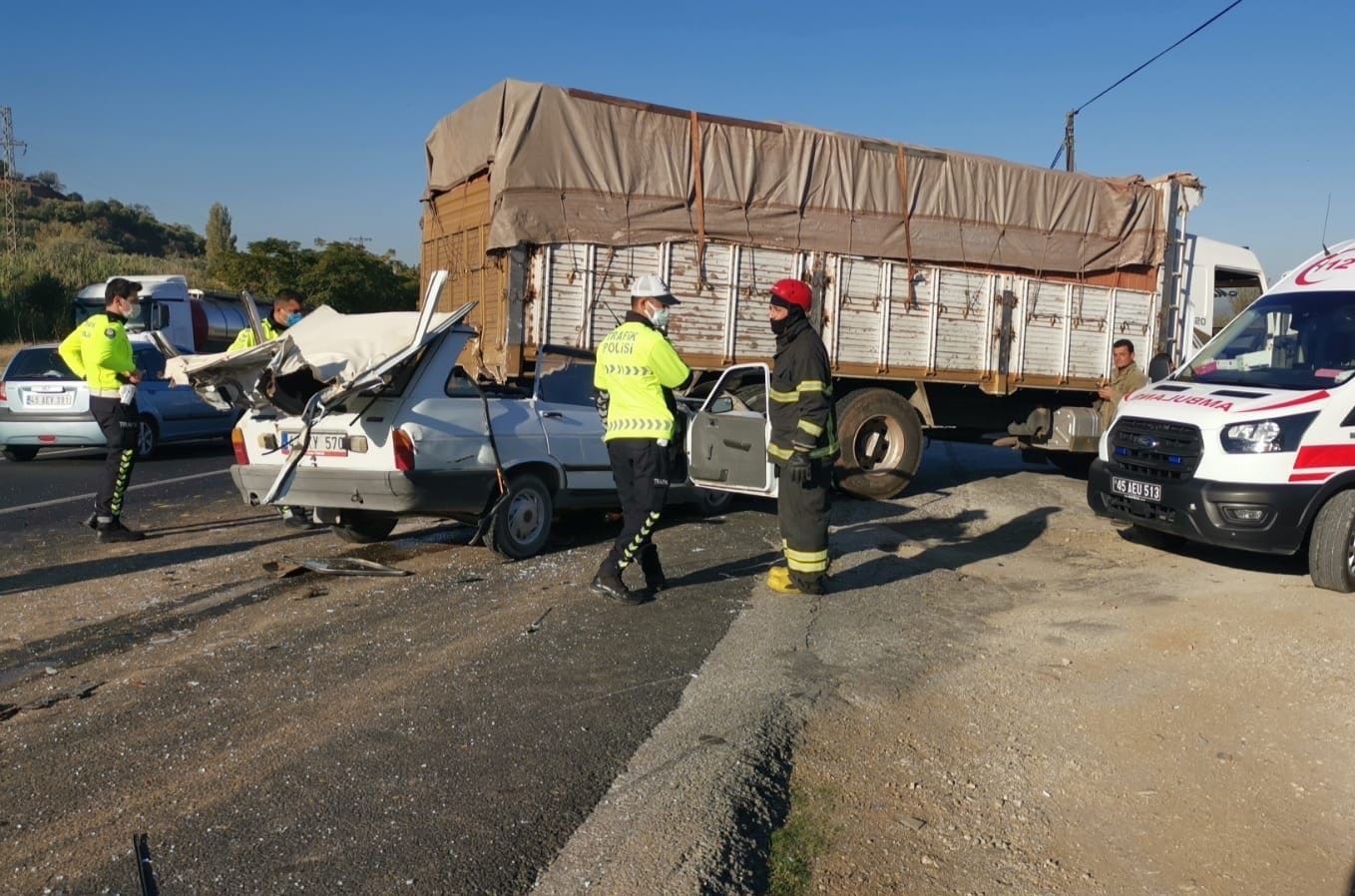 Kamyona çarpan otomobilin sürücüsü hayatını kaybetti