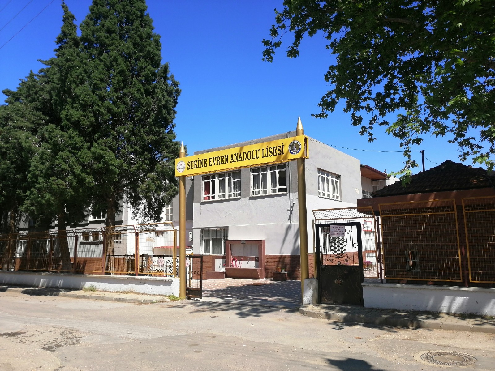 Kenan Evren’in eşinin ismini taşıyan okulun adı değiştirildi