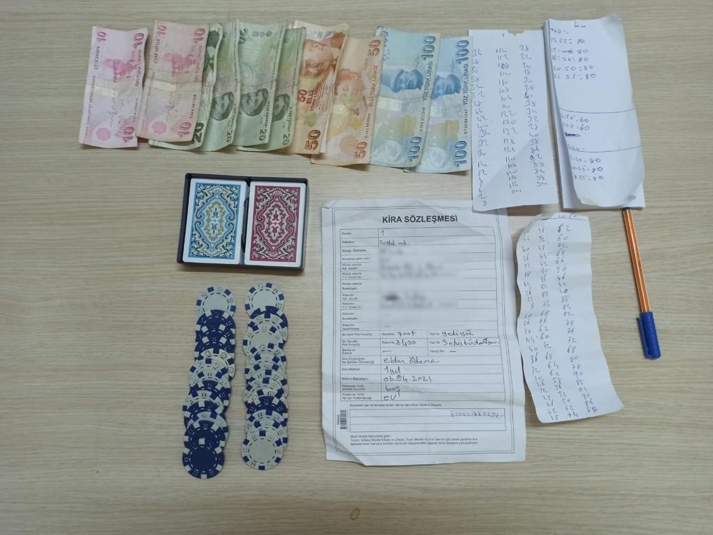 Kıraathaneye dönüştürülen metruk binaya kumar baskını