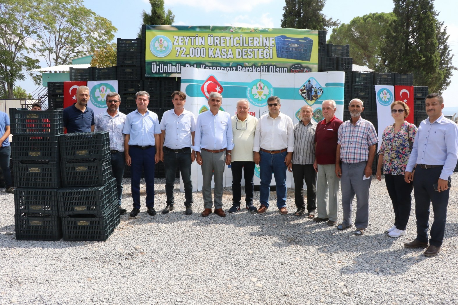 Kırkağaçlı üreticilere zeytin kasası desteği