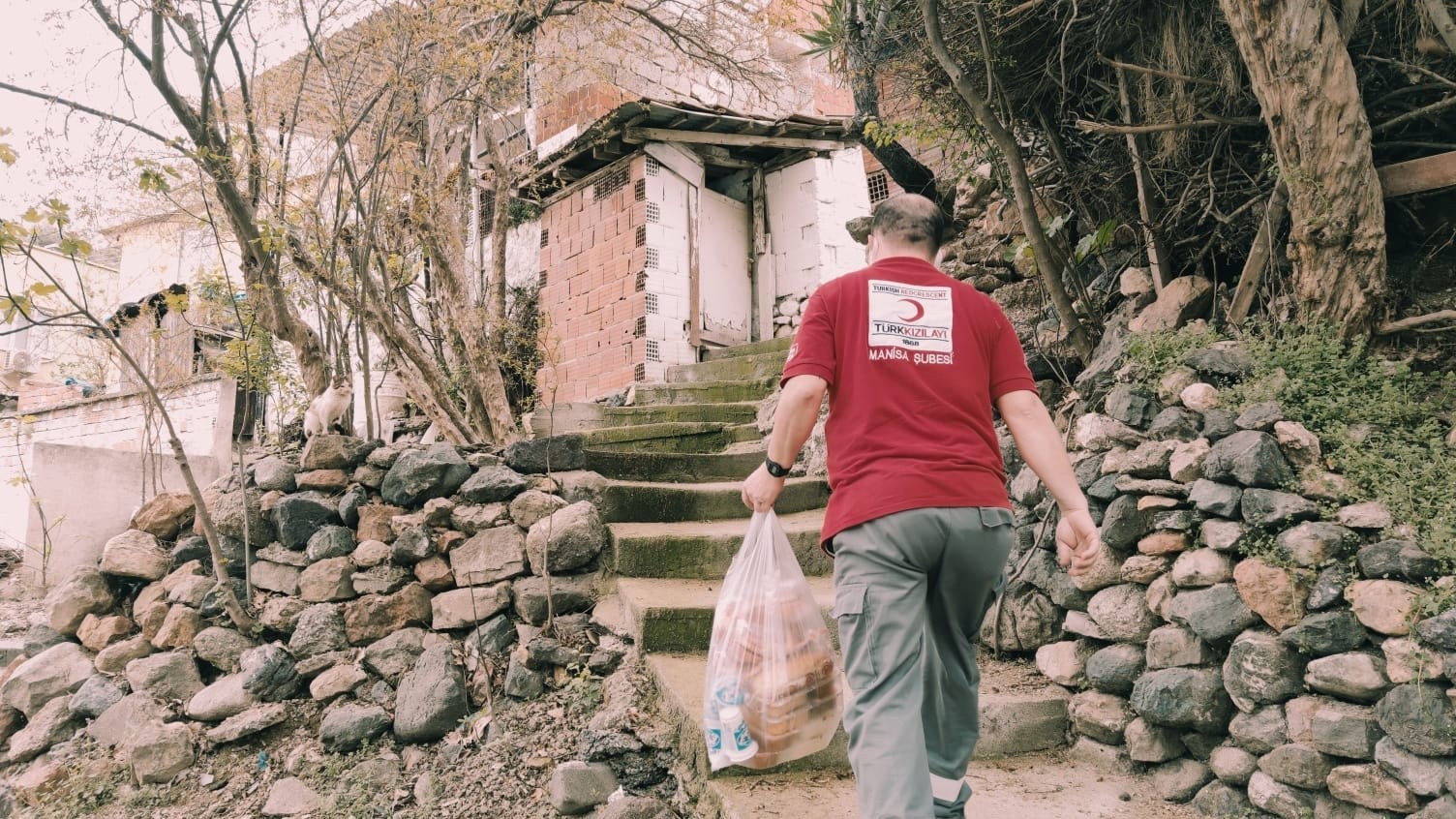 Kızılay Manisa’da günlük 250 aileye sıcak iftar ulaştırıyor