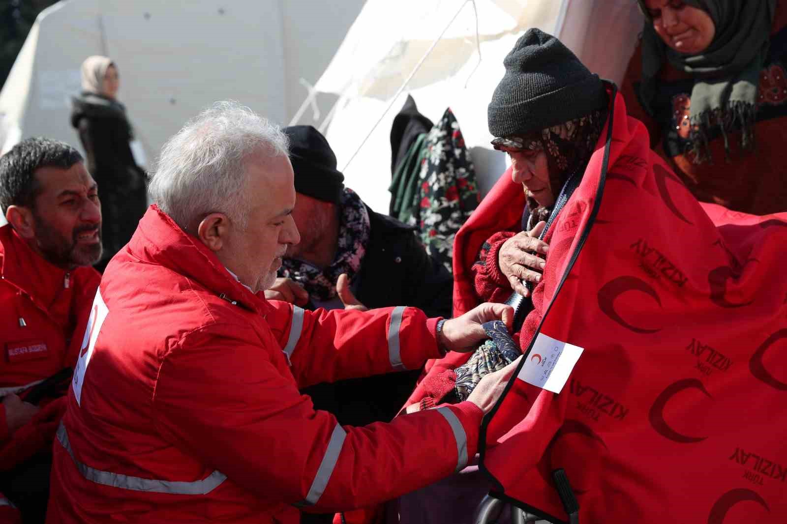 Kızılay’ın afet bölgelerindeki yardım çalışmaları devam ediyor