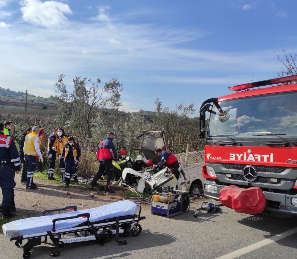 Kontrolden çıkan kamyonet su kanalına çarptı: 1 ölü, 1 yaralı