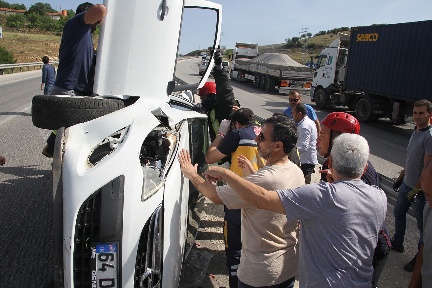 Kontrolden çıkan otomobil yan döndü; 1 yaralı