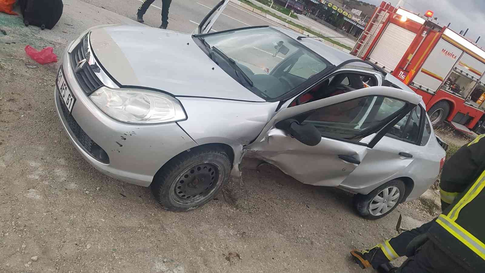 Kontrolden çıkan otomobil yan döndü: 1’i ağır 2 yaralı