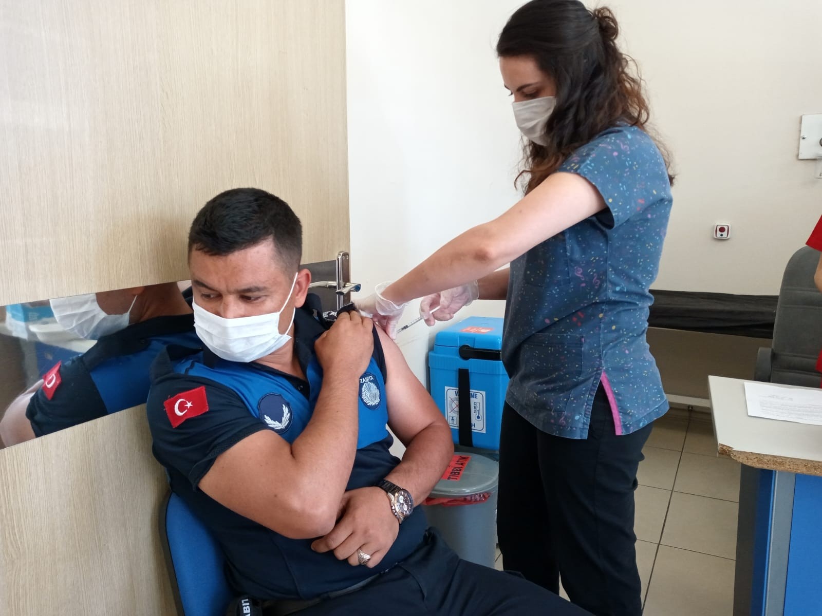 Korona virüsü yenen sağlık çalışanları zorlu süreci anlattı, aşıya dikkat çekti