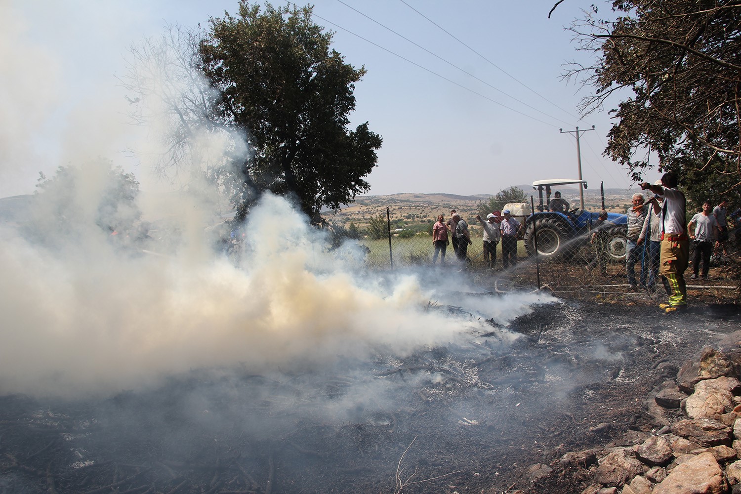 Kula’da 2 saatte 3 farklı bölgede yangın