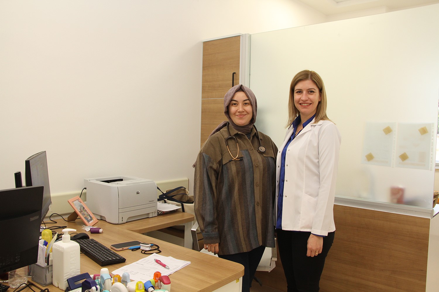 Kula’da 3 uzman hekim daha göreve başladı