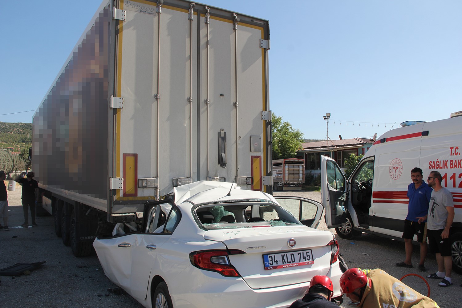 Kula’da feci kaza: Baba ve 3 çocuğu hayatını kaybetti