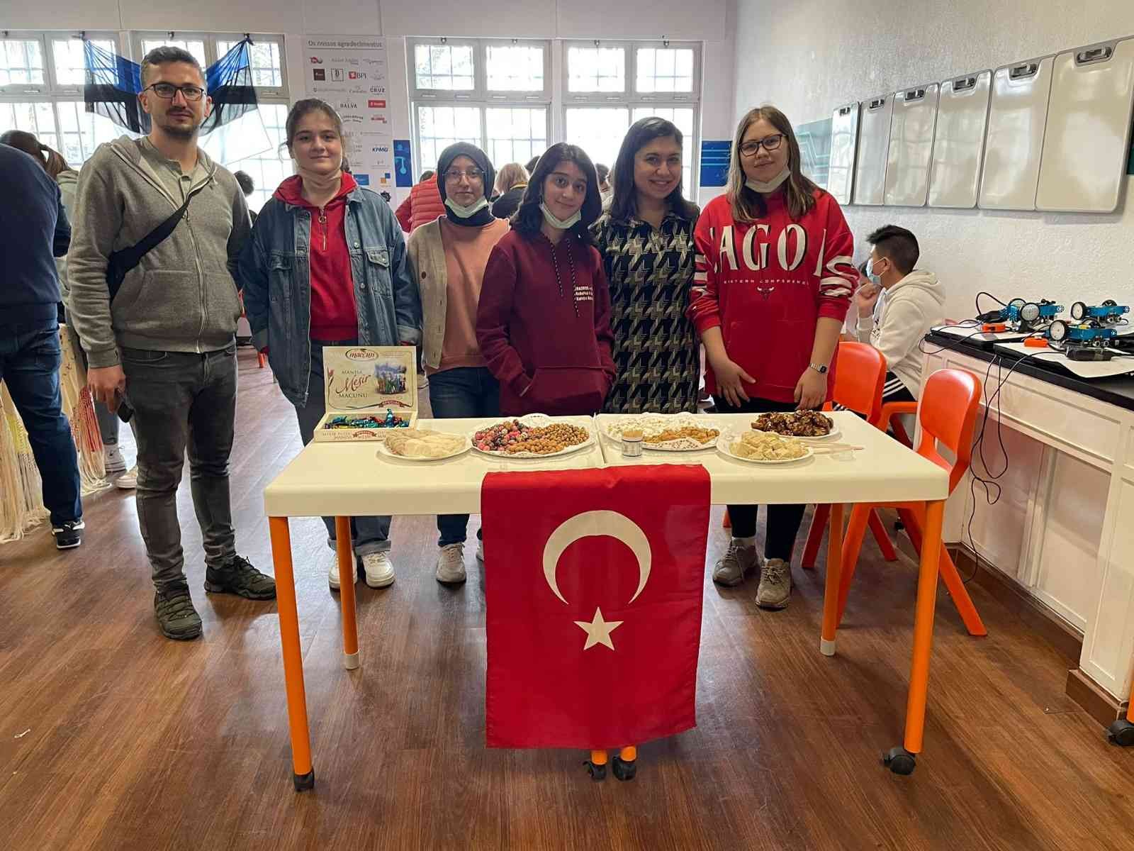 Kulalı öğrenci ve öğretmenler Portekiz’de