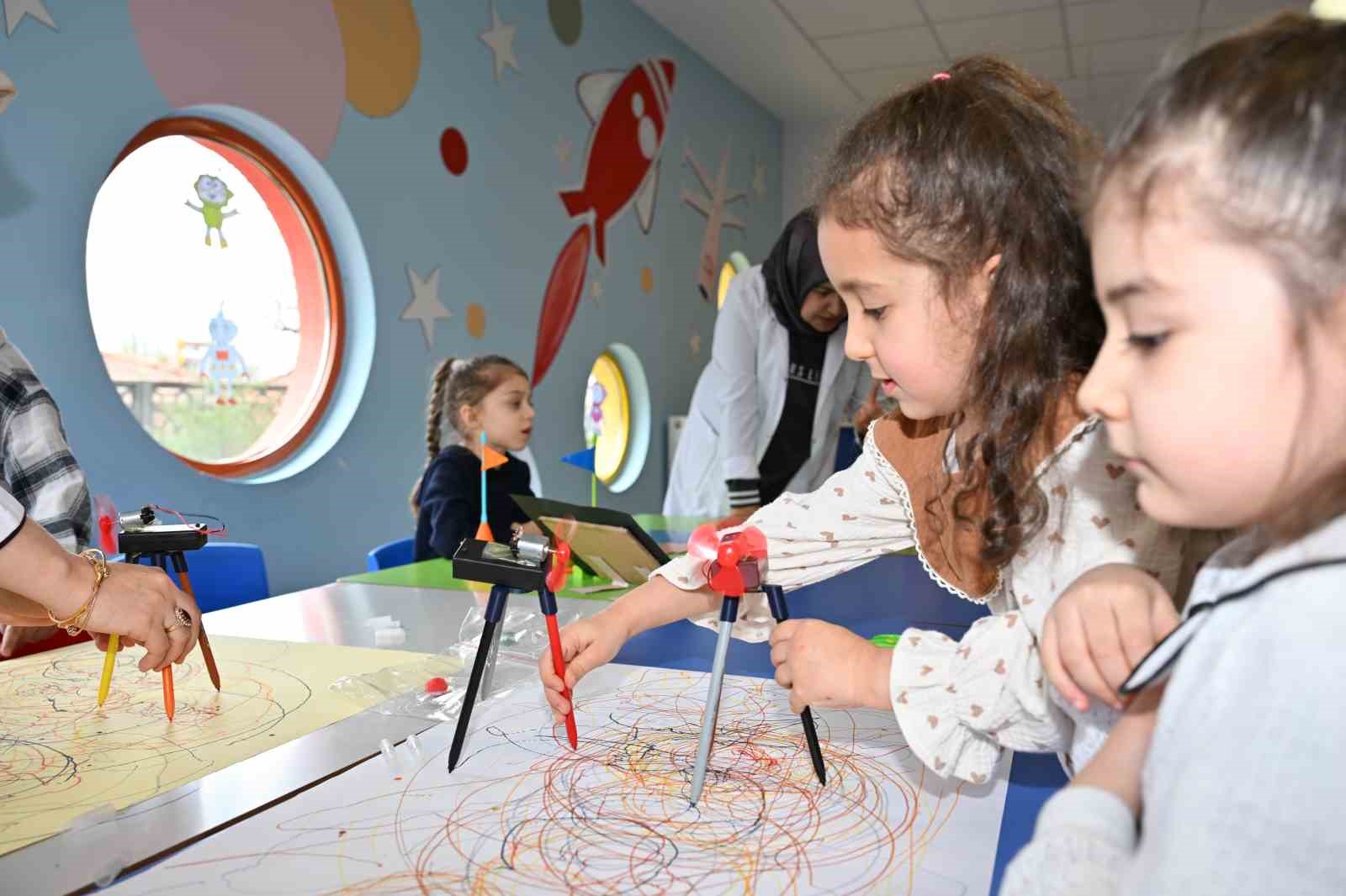 Kur’an kursunun minik öğrencilerinden Robotik Kodlama Şenliği