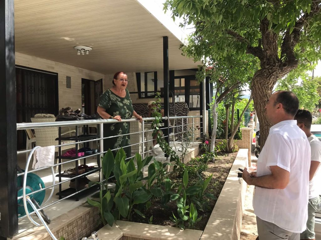 Kuşadası Belediyesi vatandaşların sorunlarını dinliyor