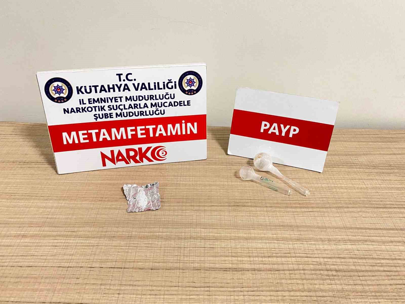 Kütahya’da 2 şahsın üzerinde uyuşturucu ele geçirildi