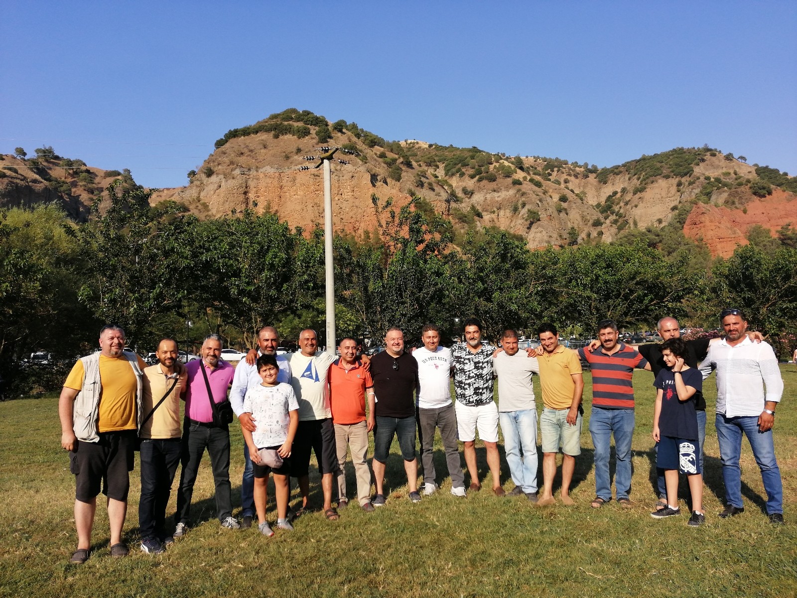 Lise arkadaşları 30 yıl sonra Salihli’de buluştu