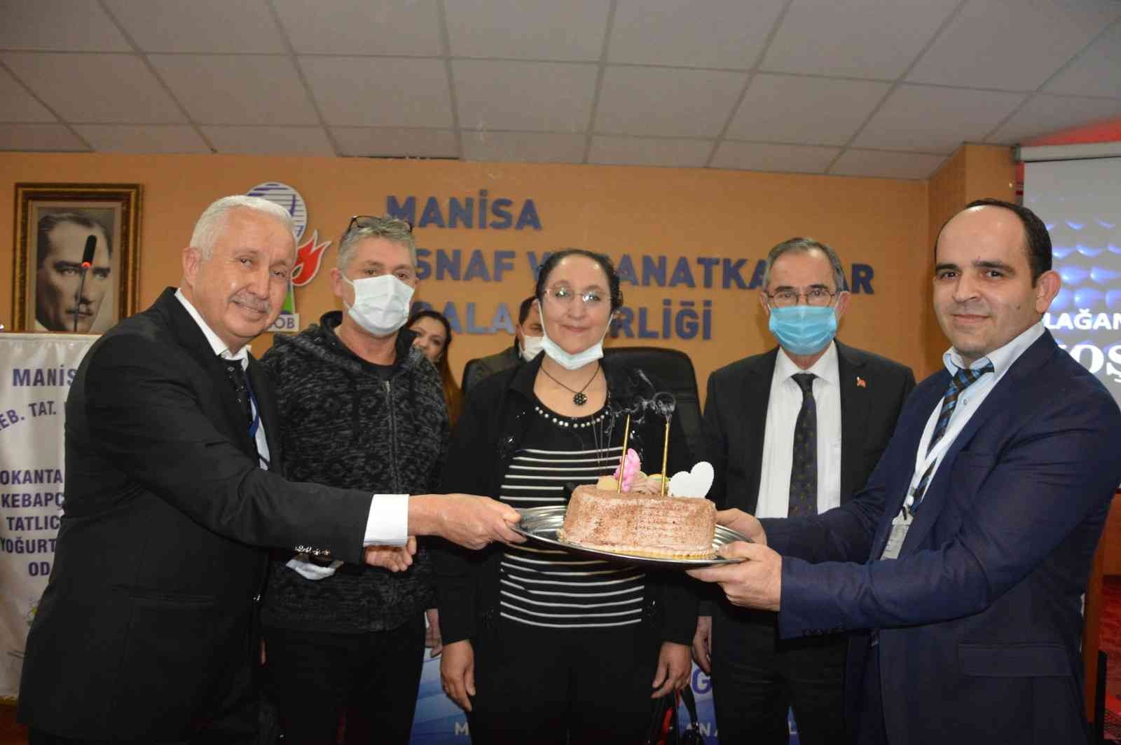 Lokantacılar Odası kongresinde pastalı kutlama