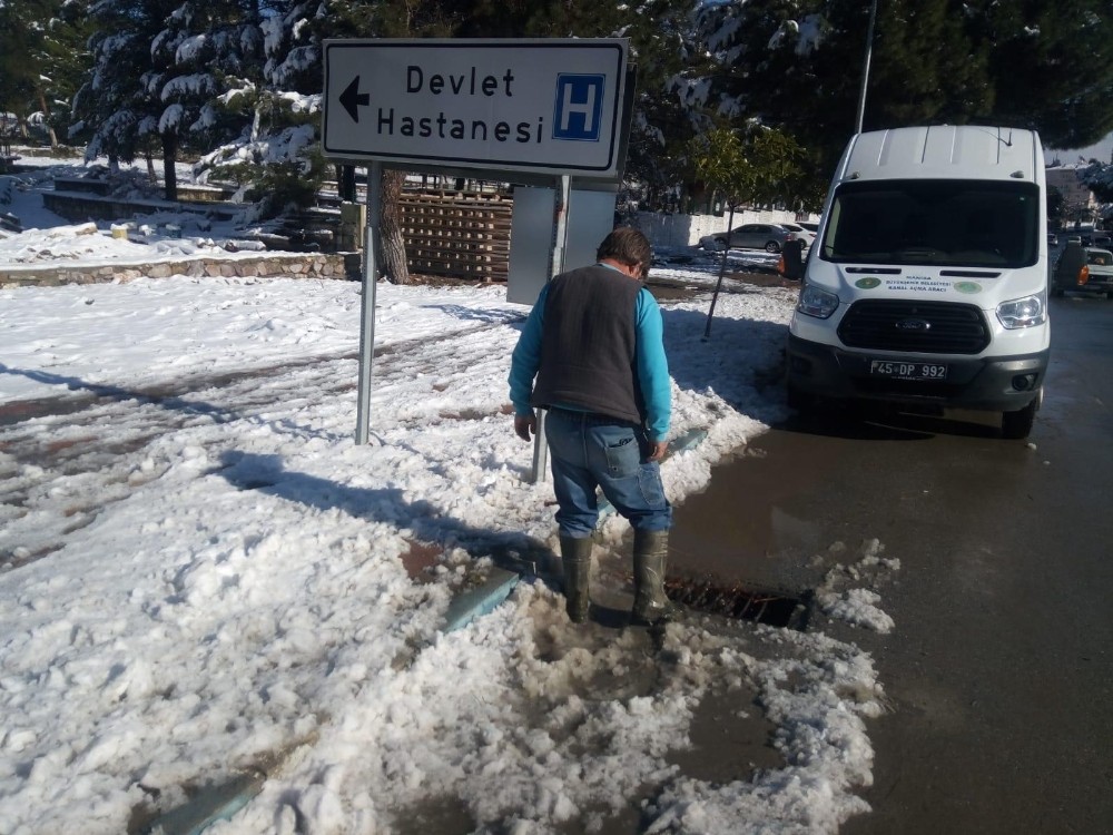 MASKİ kar kış demeden hizmete devam ediyor