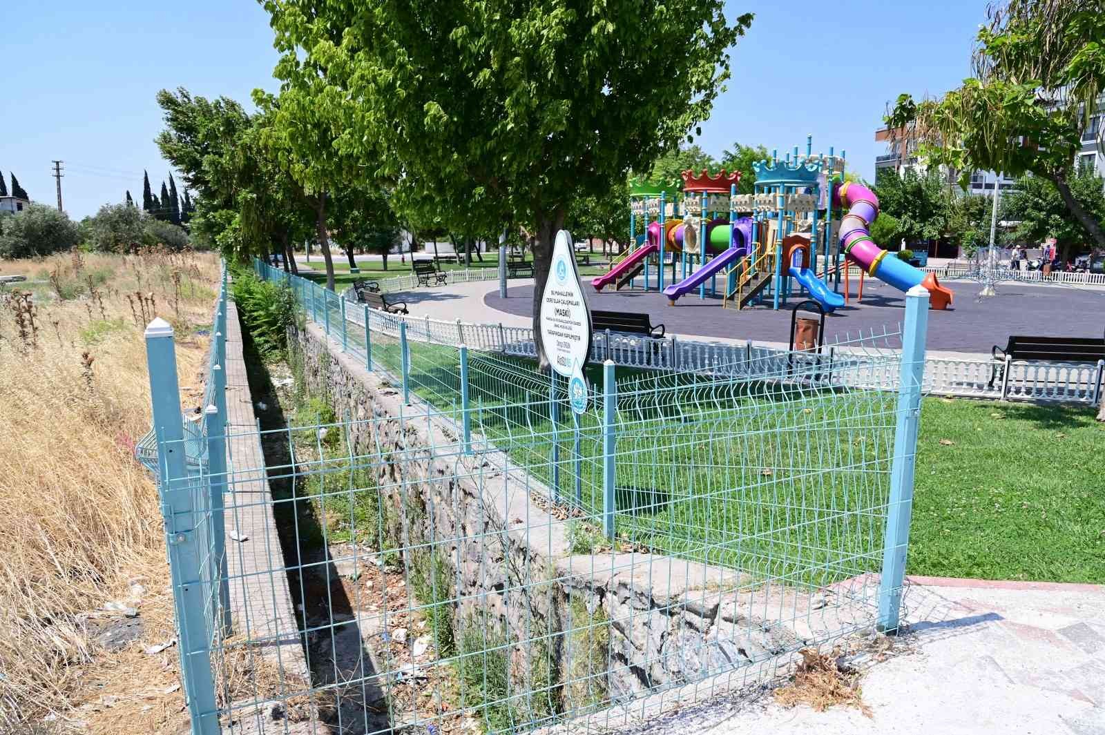 MASKİ’den Akhisar merkezde panel çit imalatı