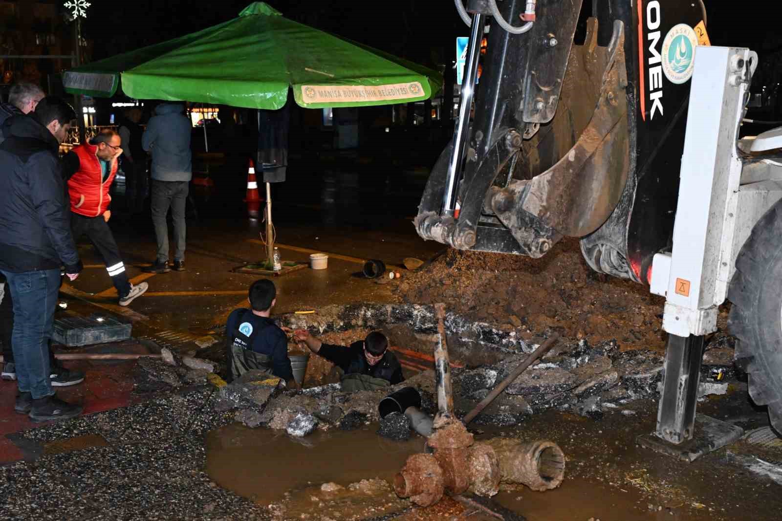 MASKİ’den Manisa altyapısında gece mesaisi