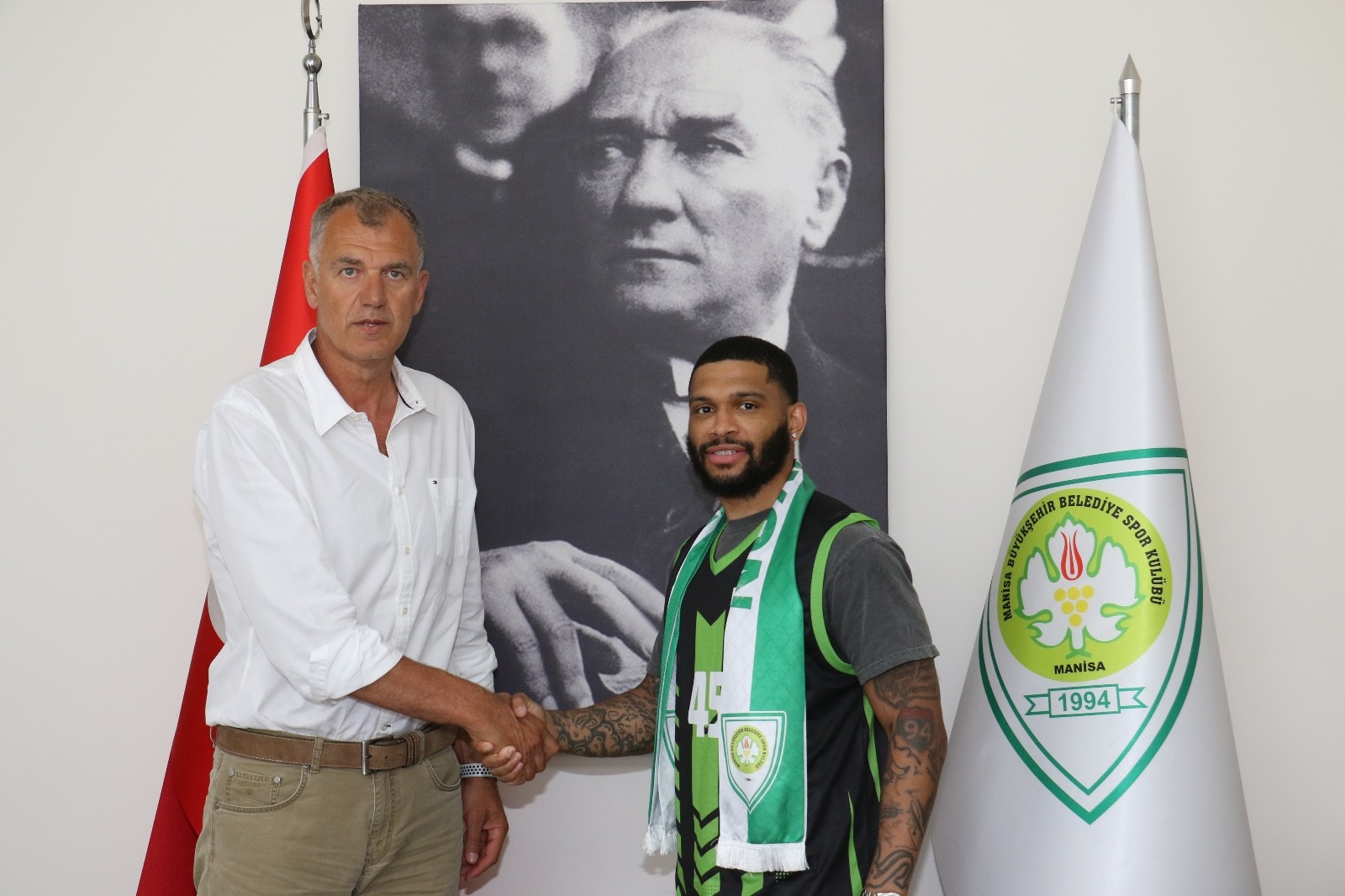 Manisa BBSK Basketbol takımına yeni oyun kurucu