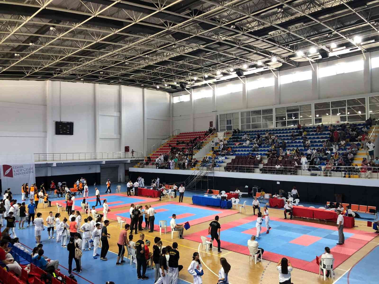 Manisa BBSK karatede fırtına gibi esiyor