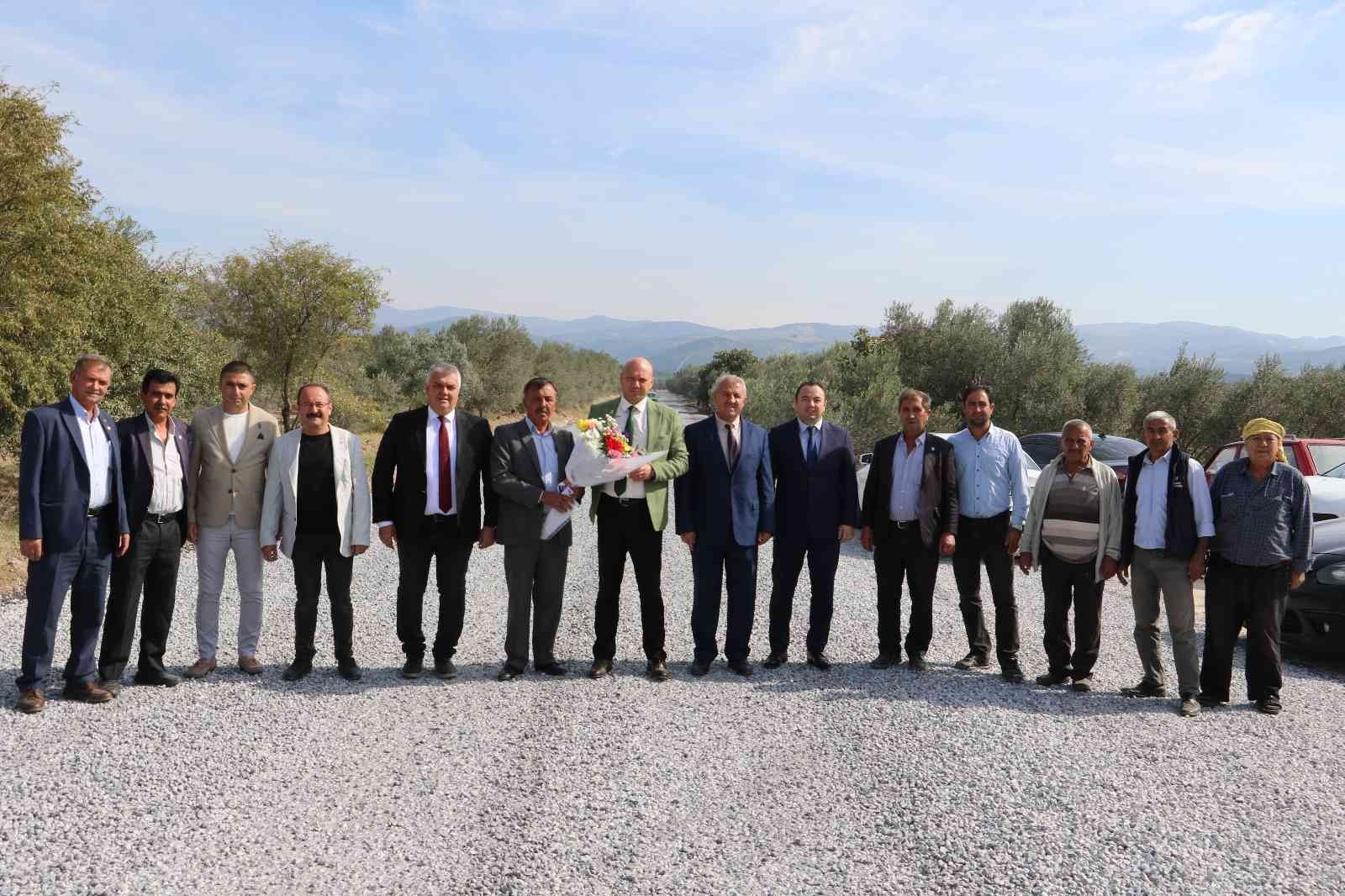 Manisa Büyükşehir Belediyesi Akhisar’ın yollarını asfaltladı