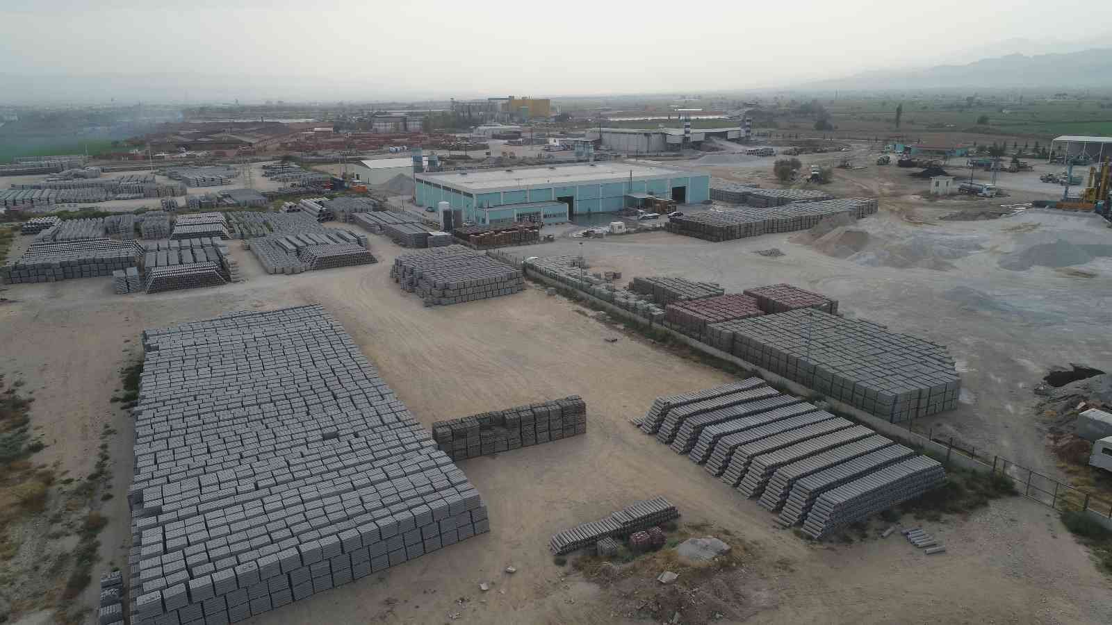 Manisa Büyükşehir Belediyesinin fabrikasında 1 milyon 828 bin 990 kilit parke üretildi